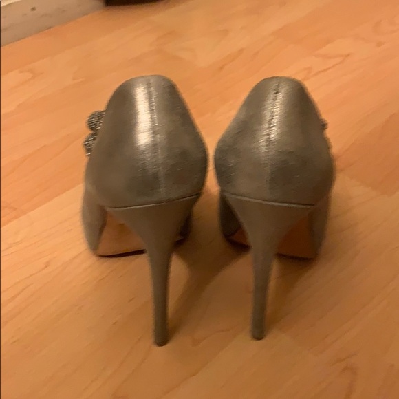 Badgley Mischka - Vonda Pewter Beaded Pumps - Picture 4 of 4